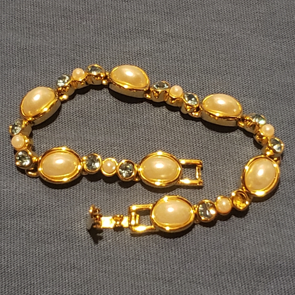Joan Rivers Vintage blue stone and pearl goldtone bracelet